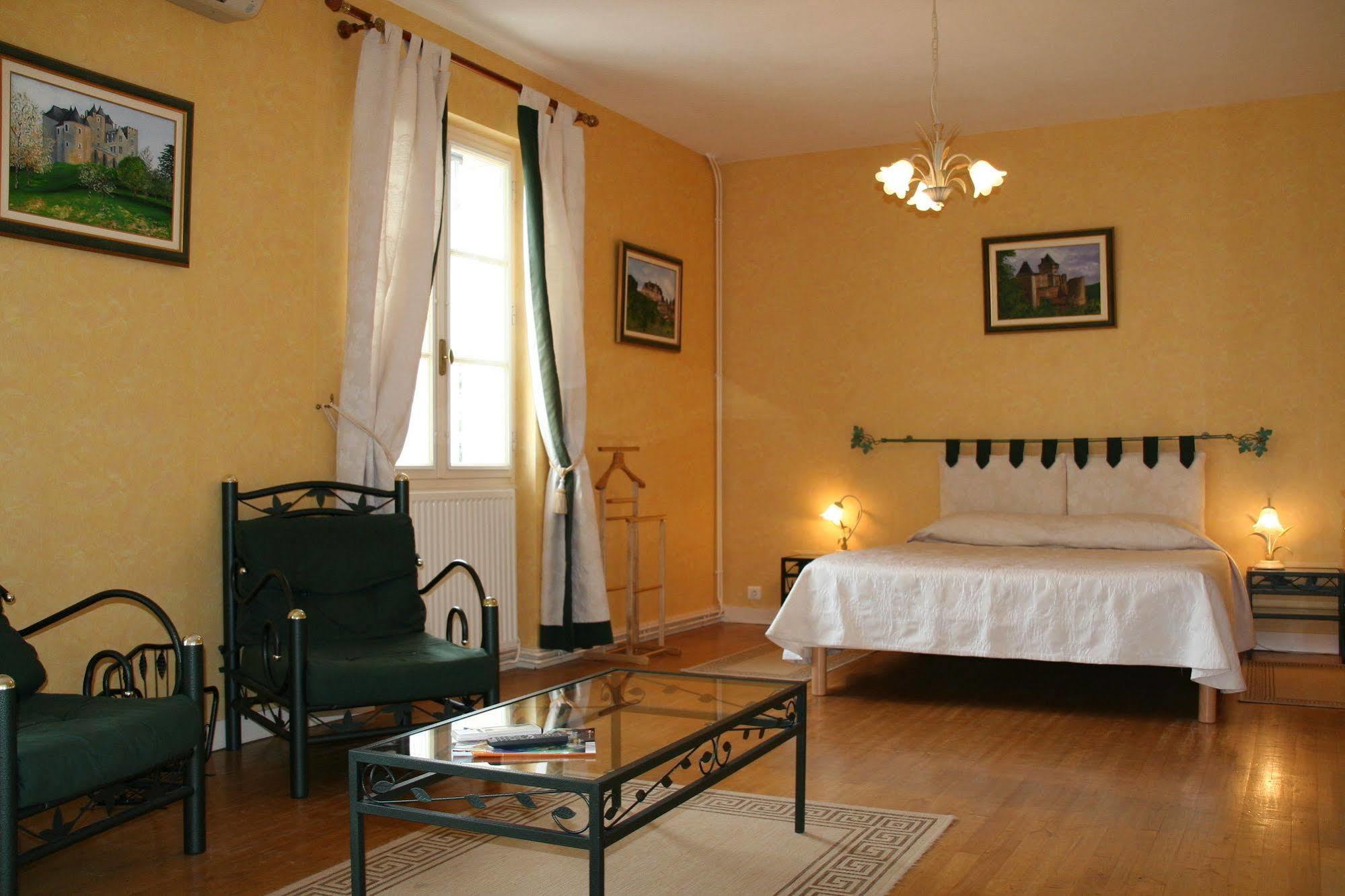 Le Relais Des 5 Chateaux Hotel 3*